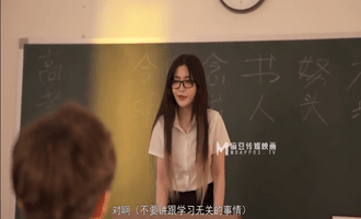 Cô giáo xinh đẹp Shen Nana và hai cậu học trò hư hỏng